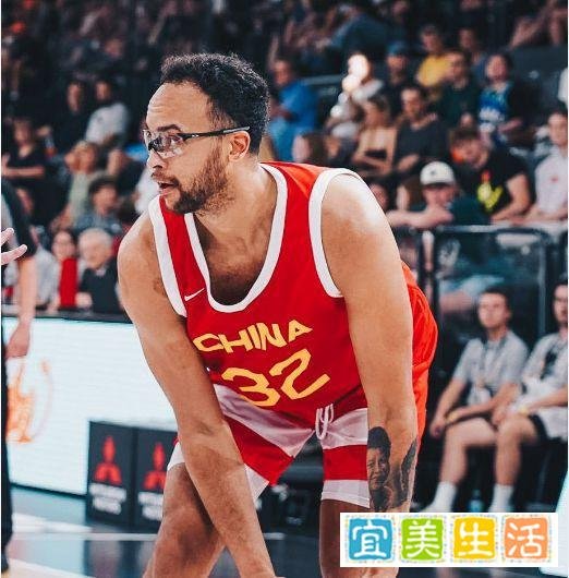 李凯尔长途飞行后晒照正式到家 告别前表态未来仍愿意为男篮效力