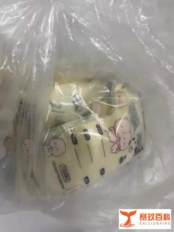 到底什么样的男人,会花1500元找奶妈“躺怀里喝奶”?