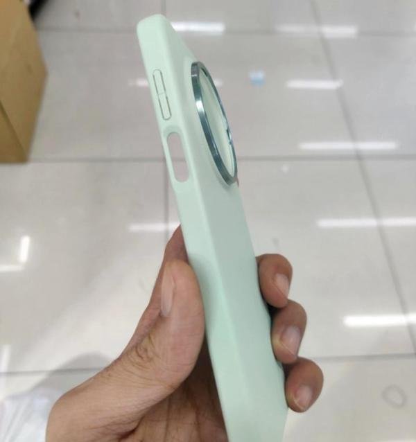 华为Mate70再次被确认：居中大圆镜头+侧边指纹，配置也已清晰！