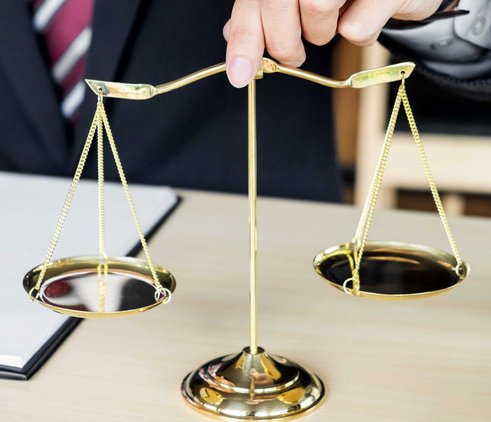 行为恶劣!男子地铁站内向女乘客小便被刑拘,这种人到底是什么心理?