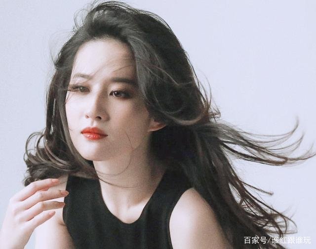 刘亦菲单人宣传板被砸!因《花木兰》改变上映方式,惹怒国外影院,为什么?