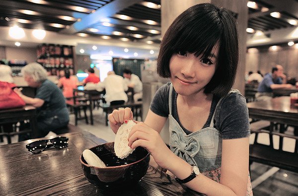 这个女孩是谁