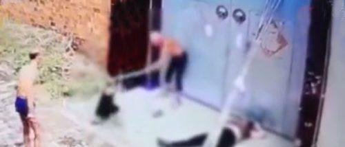 无法无天！河北一男子持铁锹当街暴打老人小孩 致1死1重伤