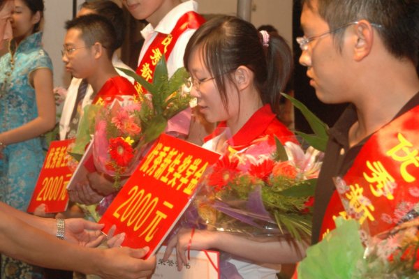 奖学金的申请表怎样填写？（尤其是申请理由，要求在200字内）