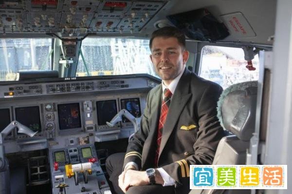 31岁HIV携带者终圆机长梦 航空局为他修改规定