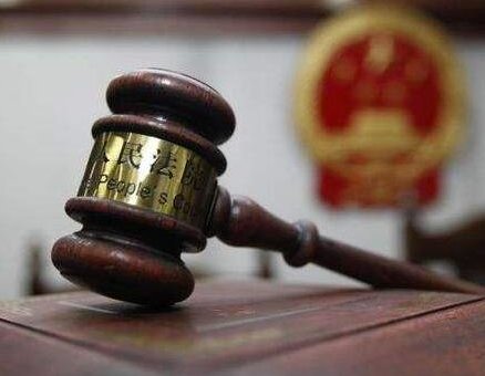 岳阳女子被同事拥抱致2根肋骨骨折,什么样的热情是承受不起的?