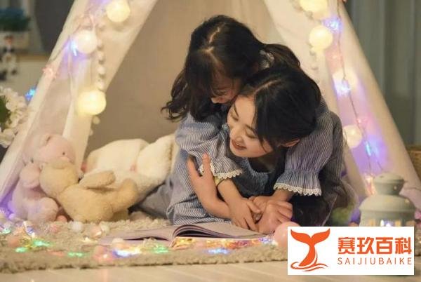 五一返城泪目,母亲连夜挖40斤大蒜给女儿,母亲:她有两个孩子