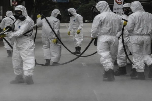 巴西民众排队领购氧气，当地的疫情情况究竟有多严峻？