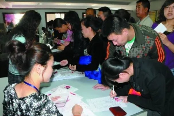 女子开婚姻证明发现名下3个结婚证!离奇结婚证究竟从何而来?