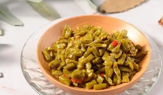 酸豆角时在里面发现青蛙,厂家315后已倒闭,青蛙为何会出现在酸豆角里?