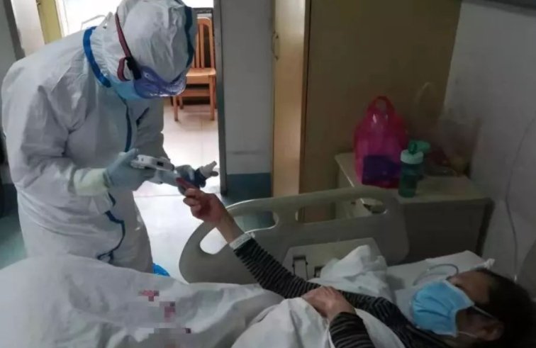 上海患癌阿姨步行去化疗途中大哭求助,她当时的心情是怎样的?