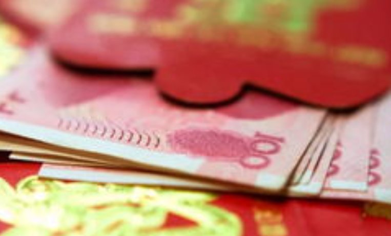 “没有50万彩礼女友被拖走”当事双方已领证，他们为何还能走到一起？