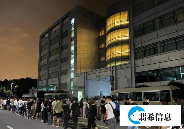 广州白云机场员工核酸检测异常,实行临时管控,航班取消近9成