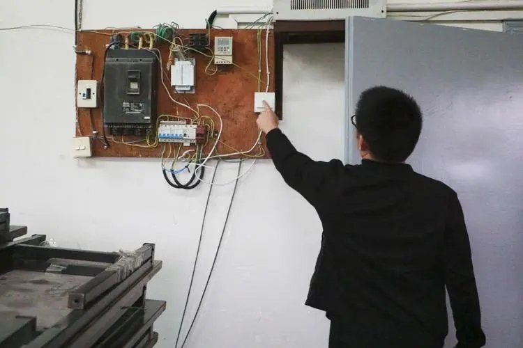 重庆渝北一公司起火致4人死亡,写字楼中存在着哪些安全隐患?