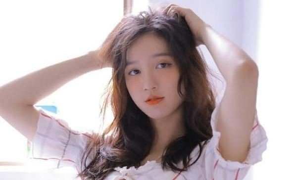 火遍全网“镇楼女神”已长大，说好等她十年的那些人，都还在吗？