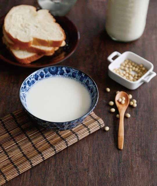想开家现磨五谷豆浆店 怎样加盟 ，什么都不懂。