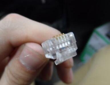 电话线的水晶头那里线断了 怎么接?