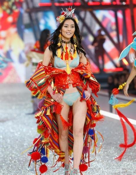 揭秘中国三大维密模特：奚梦瑶领先刘雯、何穗不靠摔跤靠谢娜