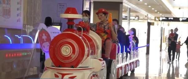 医院让孩子坐小火车看病:你知道孩子就医时多恐惧吗?