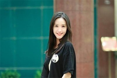 火遍全网“镇楼女神”已长大,说好等她十年的那些人,都还在吗?