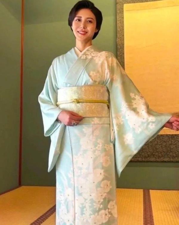 这岛国五十岁明星阿姨,也太美了吧?