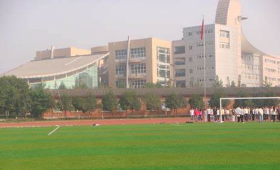 著名大学本科生被评为专职驾驶员，所属公司对此有何回应？
