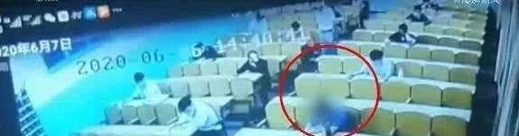 坠亡大学生曾在考场哭了20分钟 网友:心理这么脆弱还作弊?