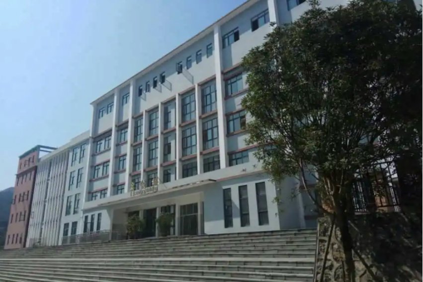 贵州织金县第一中学多少分能上？