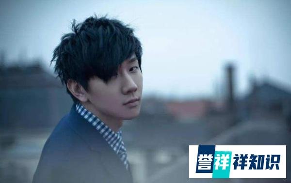 林俊杰演唱会敬业唱跳三小时，高温致感呼吸困难，仍坚持表演