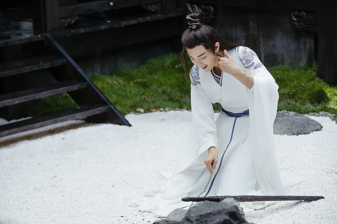 《陈情令》魏无羡这个角色让肖战圈粉不少，那么dyf走电梯事件是怎么回事？