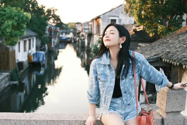陈妍希肚子隆起引热议，曾自曝与陈晓计划生二胎，她在婚后的生活如何？