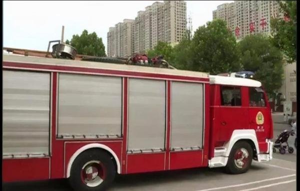 重庆一小区发生爆炸致2人身亡,疑情侣分手男孩在女孩家引爆雷管