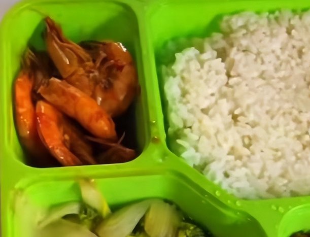 王思聪在方舱医院隔离，带着保镖同行，他的伙食怎么样？