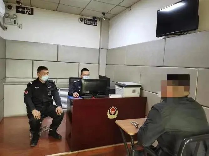 上海警方:1人违反防疫规定在车内饮食,造成了怎样的后果?