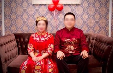新娘回门宴穿旗袍给学生上网课，如何看待这位老师的做法？