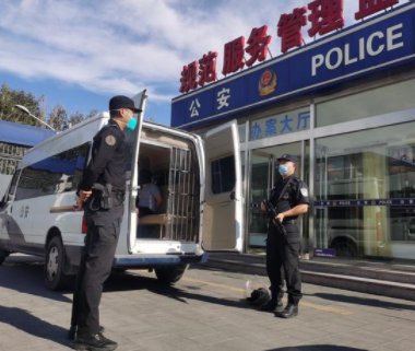 行为恶劣!男子地铁站内向女乘客小便被刑拘,这种人到底是什么心理?