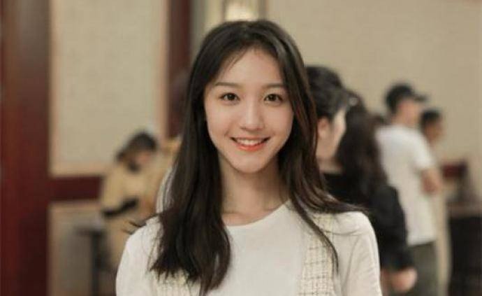 火遍全网“镇楼女神”已长大,说好等她十年的那些人,都还在吗?