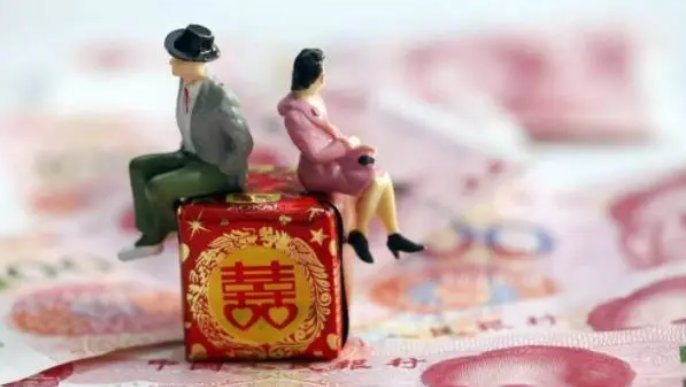 “没有50万彩礼女友被拖走”当事双方已领证，他们为何还能走到一起？