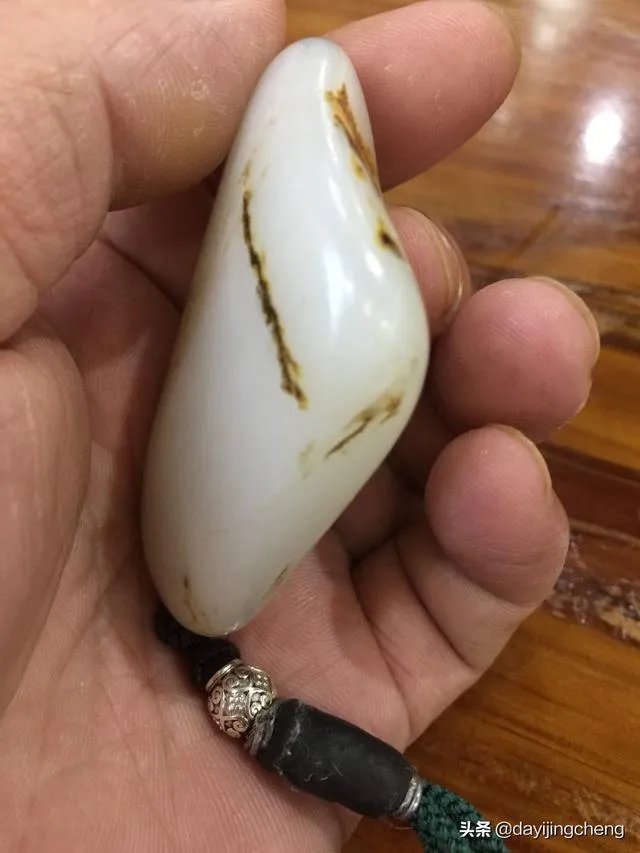 怎样挑选新疆和田玉把件?