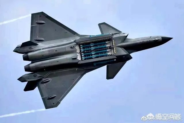歼20首飞8周年之际，大家认为歼20下一步会有哪些改进和发展？