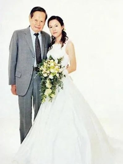 你们怎么看待杨振宁分割遗产？