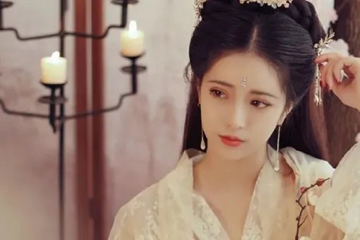 绝胜烟柳满皇都上一句是什么?