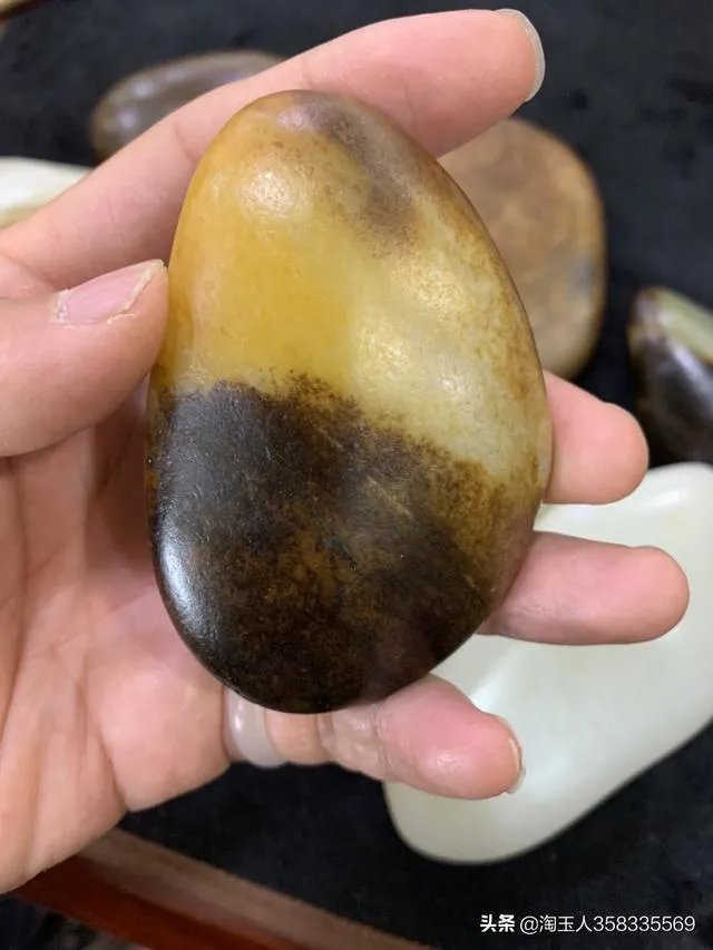 怎样挑选新疆和田玉把件?