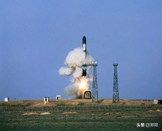 洲际导弹最大射程不足2万公里，是如何实现全球到达的？