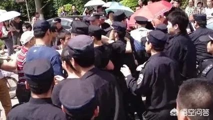你如何看待深圳男子违规闯妇科被打，港大医院打人医生被拘3日这件事？