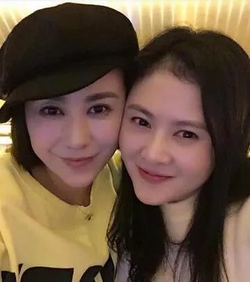 沈腾和王琦的结婚照：沈腾老婆王琦的照片资料