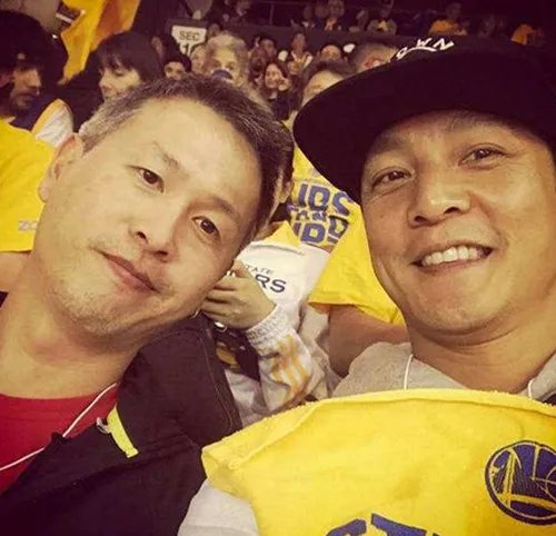 吴彦祖罕见晒自拍“惨不忍睹”  背后的纹身遭网友攻击