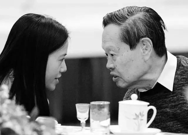 你们怎么看待杨振宁分割遗产？