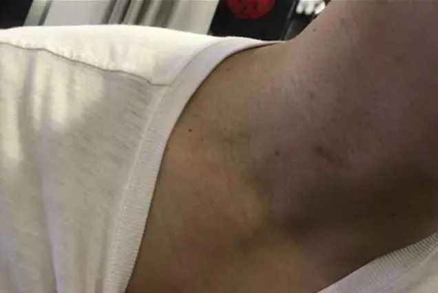 你如何看待深圳男子违规闯妇科被打，港大医院打人医生被拘3日这件事？