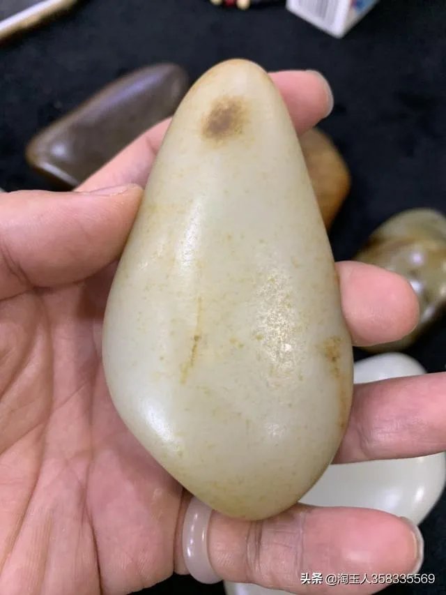 怎样挑选新疆和田玉把件?